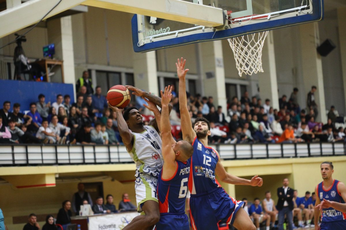 Baschetbaliștii de la CSM Constanța au făcut spectacol în Sala Sporturilor, la debutul în noul sezon