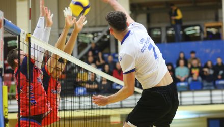 Voleibaliștii noștri, victorie în campionat la Baia Mare și speranțe în Cupa României
