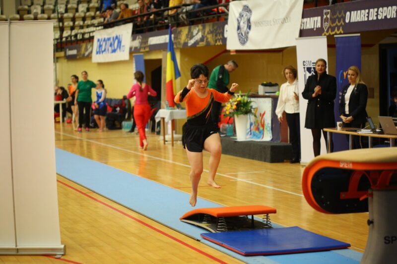 Respect pentru sportivii cu nevoi speciale! Patru gimnaste au concurat, în aplauzele tuturor, la Sala Sporturilor