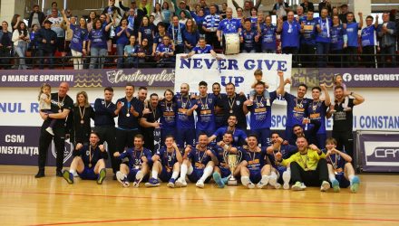 Handbaliștii CSM Constanța au primit medaliile de bronz și au sărbătorit, alături de fani, la Sala Sporturilor