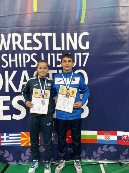 Aur și argint pentru luptătorii de la CSM Constanța în cadrul Campionatului Balcanic de lupte U17