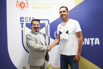 Antrenorul Dan Fleșeriu și jucătorul Rolland Török, prezentați oficial de CSM Constanța
