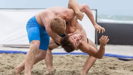 Doi sportivi de la CSM Constanța participă la Mondialele de lupte pe plajă