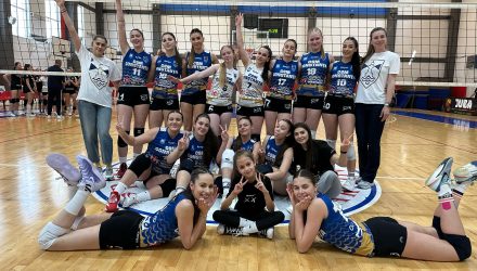 Voleibalistele noastre au câștigat patru meciuri la Târgoviște și rămân în cursă pentru Turneul Final al Campionatului Național U17