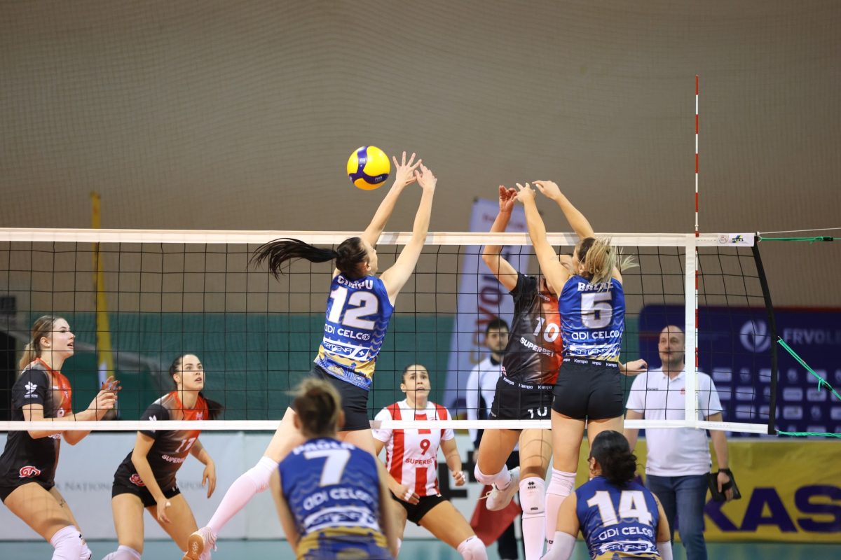 Voleibalistele noastre au cedat pe terenul campioanelor, în primul meci din play-off