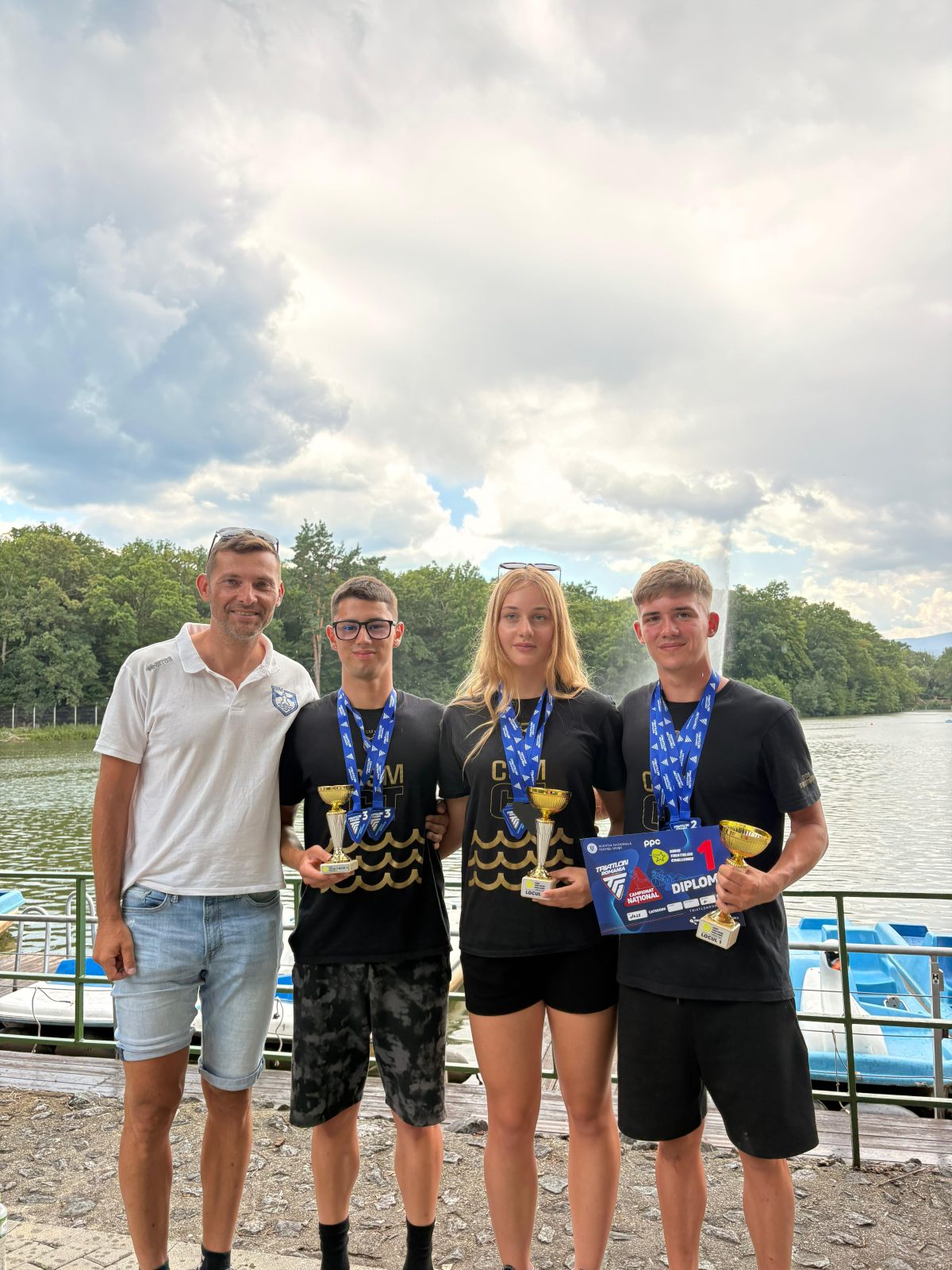 Triatloniștii Carol Popa și Amalia Singuran au devenit campioni naționali la sprint