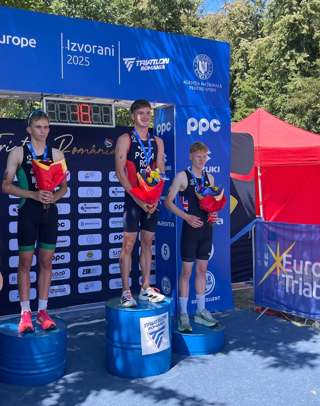 Triatlonistul Carol Popa a câștigat medalia de aur la Cupa Europeană de la Izvorani