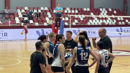 Voleibalistele noastre au cedat în duelul cu Rapid, urmează un meci acasă cu Dinamo