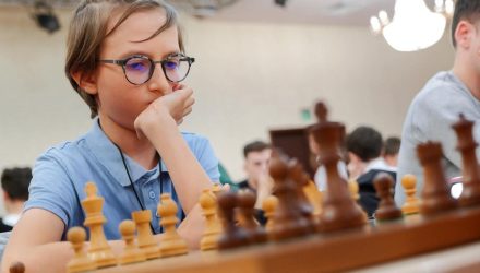 Încă o performanță reușită de copilul-minune al șahului constănțean! Tudor Henry, învingător la Openul Internațional de Blitz al României