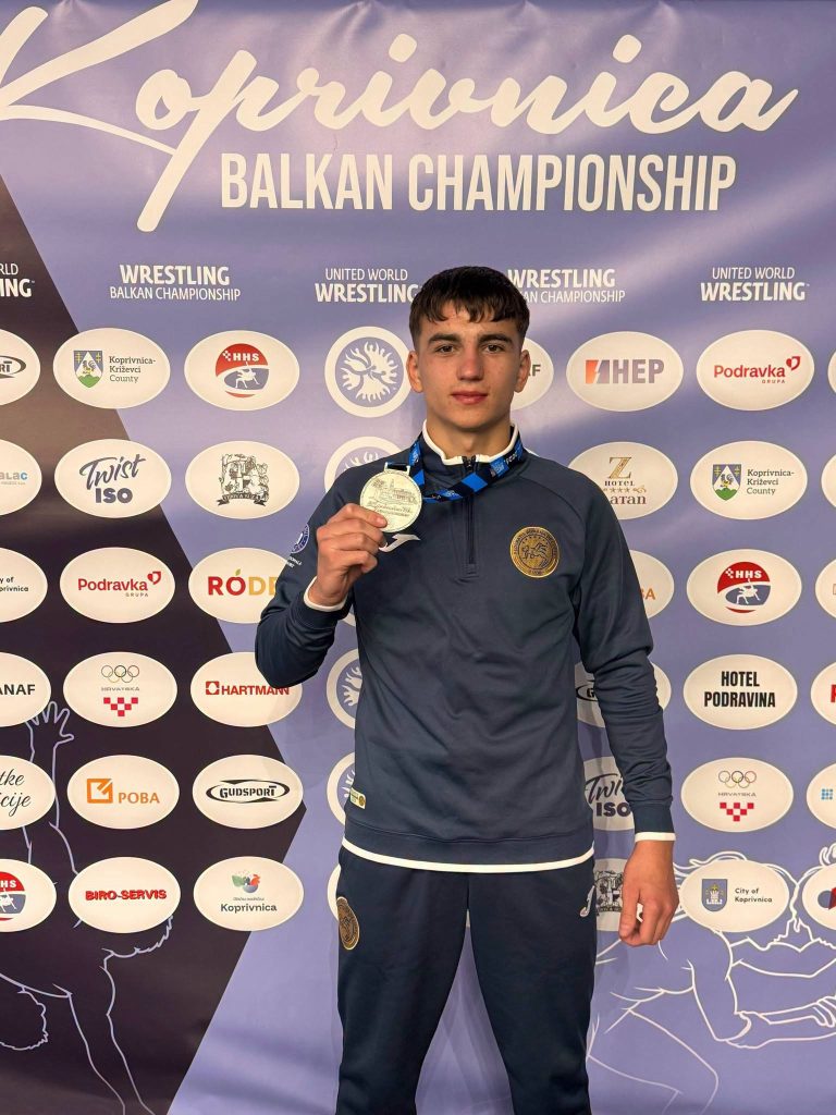 Valentin Rusu de la CSM Constanța este vicecampion balcanic la lupte libere
